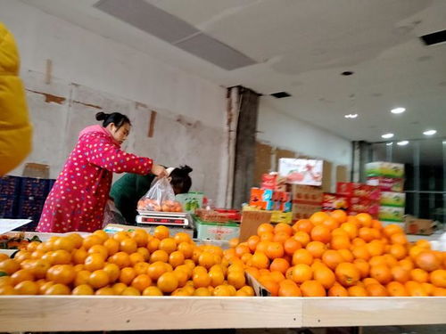 湖北黄石进入春节购物高峰期 蔬菜水果销量大增 价格基本保持稳定